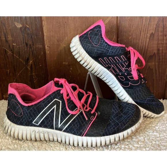 NEW BALANCE 730 Training Running Shoes Sneakers Womens US Size 8.5 Black Pink - Picture 2 of 7